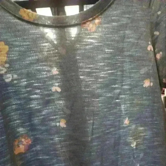 Lauren Conrad gray flower top with tie in the back neck - Picture 5 of 6